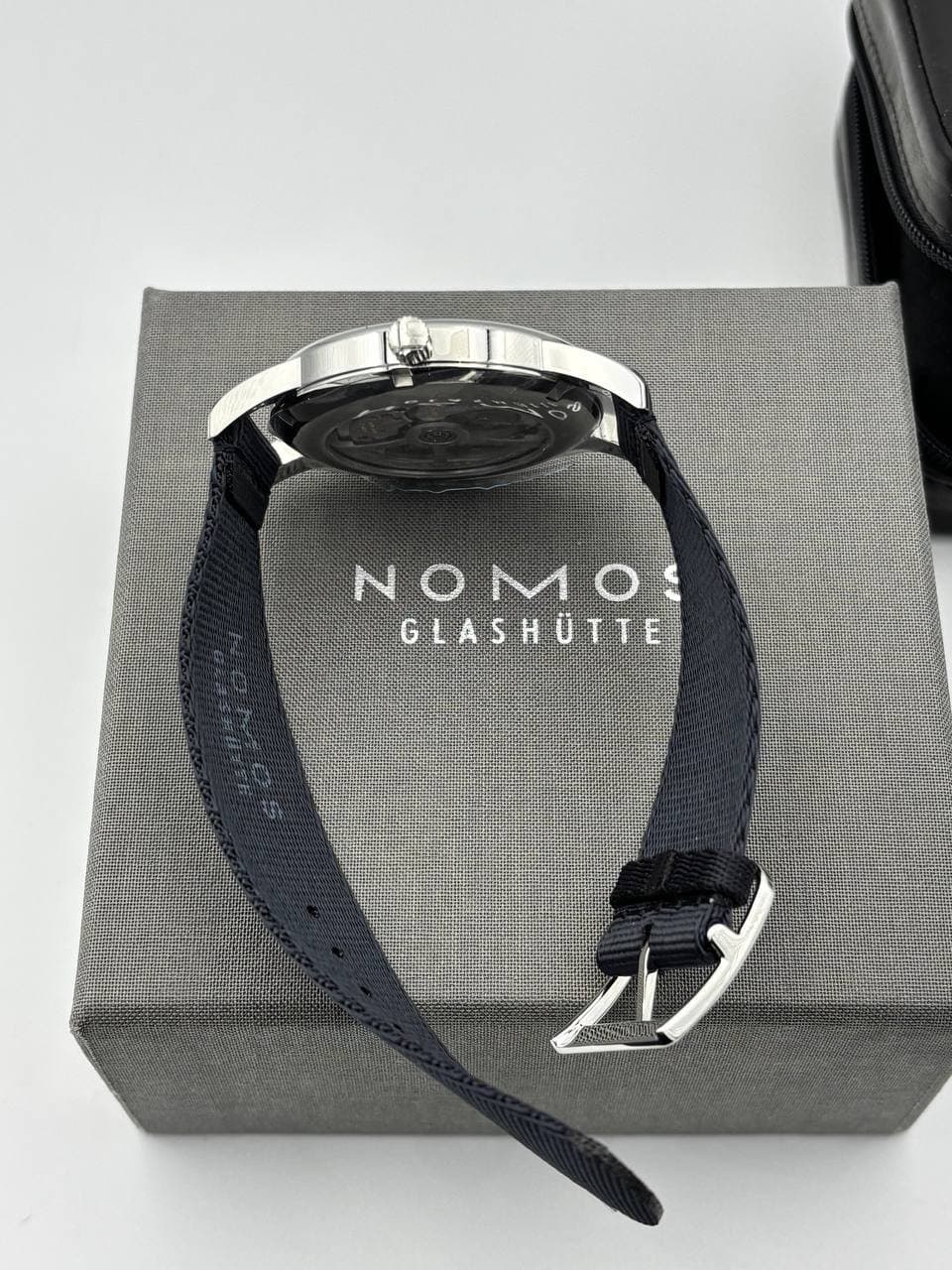 Nomos Club automatic date Atlantic 4