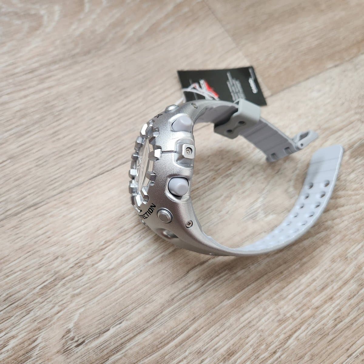 Casio G-Shock GA-V01A-8A 3