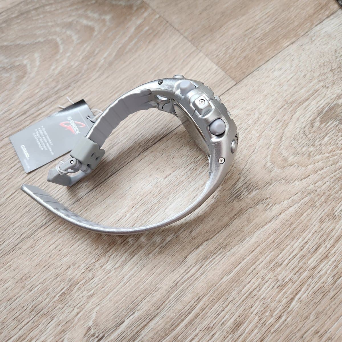 Casio G-Shock GA-V01A-8A 4