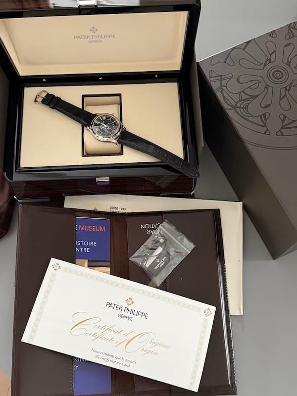 Patek Philippe Complications - Annual calendar NEW 5205G-0013 Синий 5