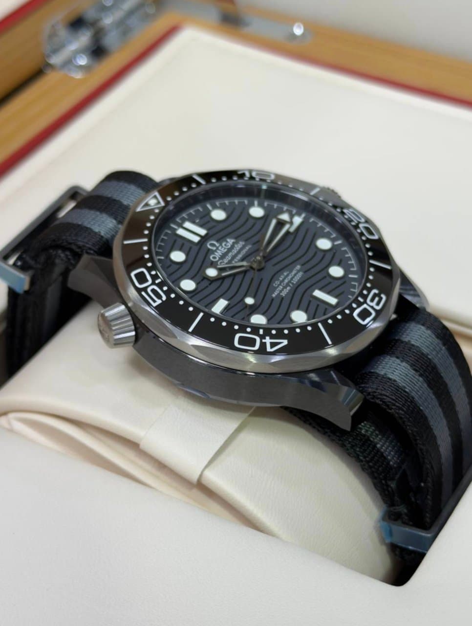 Omega * SEAMASTER DIVER 300M OMEGA CO‑AXIAL MASTER CHRONOMETER 43,5 MM 210.92.44.20.01.002 5