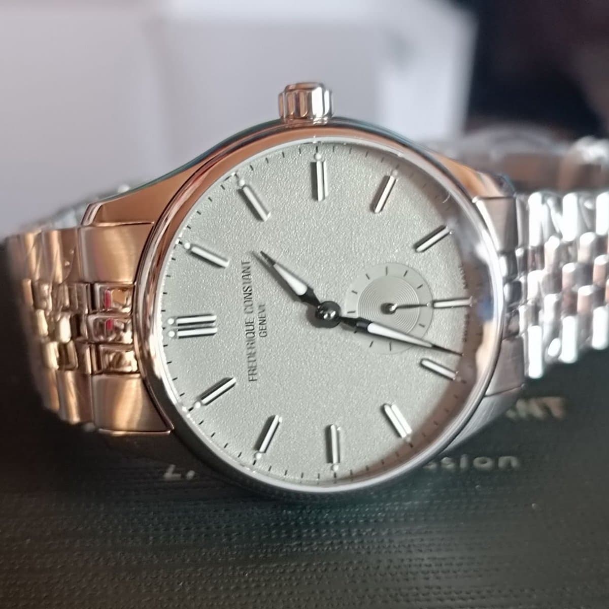 Frederique Constant из коллекции Classics Index Small Seconds Automatic//браслет//серо-зеленый мрамор 6