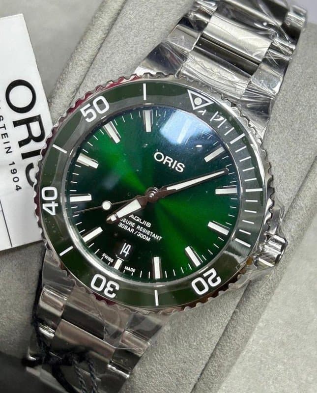 Oris AQUIS DATE AUTOMATIC DVER GREEN ... ∅ 39.5 ... WR 300 ... ЗЕЛЕНЫЙ ЦИФЕРБЛАТ SUNRAY ... БЕЗЕЛЬ КЕРАМИИКА ... ЗАВИНЧИВАЕМАЯ ГОЛОВА ... НА БРАСЛЕТЕ ☆ РИТЕЙЛ 276,000 ₽ ☆ - 42 % ☆