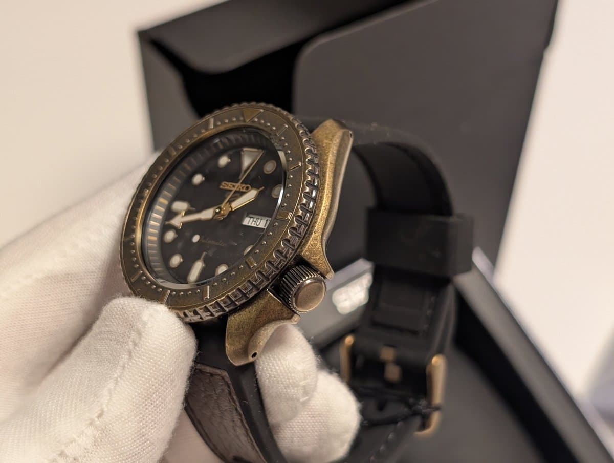 Seiko 5 SPORTS SRРЕ80К1 фактурный циферблат, коричневый комбинированный ремешок, корпус бронзового цвета 42мм (МУЖСКИЕ) 4