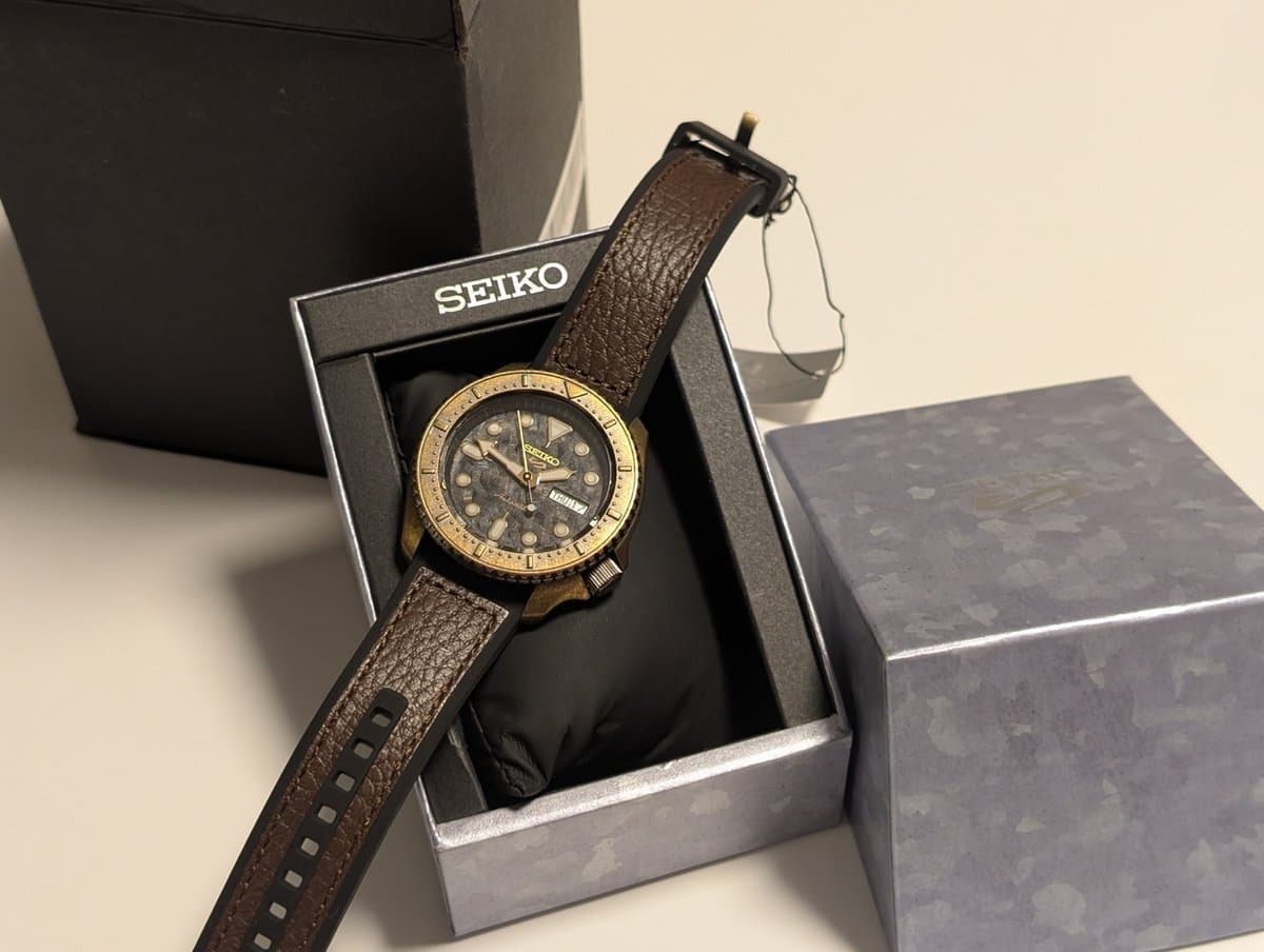 Seiko 5 SPORTS SRРЕ80К1 фактурный циферблат, коричневый комбинированный ремешок, корпус бронзового цвета 42мм (МУЖСКИЕ) 10