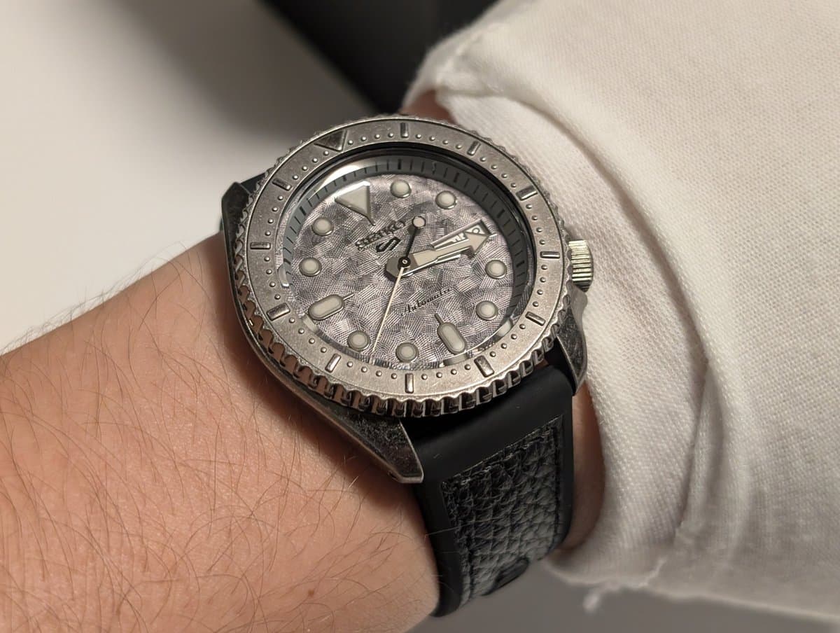 Seiko 5 SPORTS SRPE79K1 фактурный циферблат, чёрный комбинированный ремешок, корпус с эффектом состаривания 42мм (МУЖСКИЕ) 8