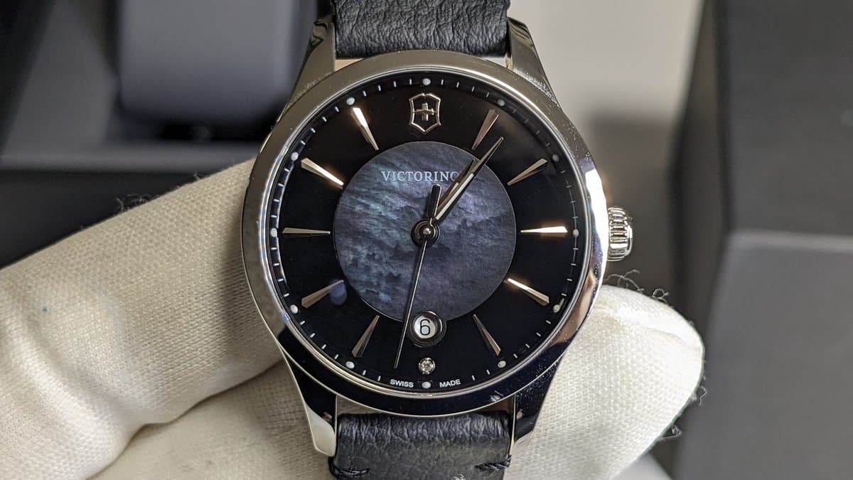 Victorinox 241754 ALLIANCE SMALL перламутровый циферблат, тёмный кожаный ремешок, корпус 35мм (ЖЕНСКИЕ) 3